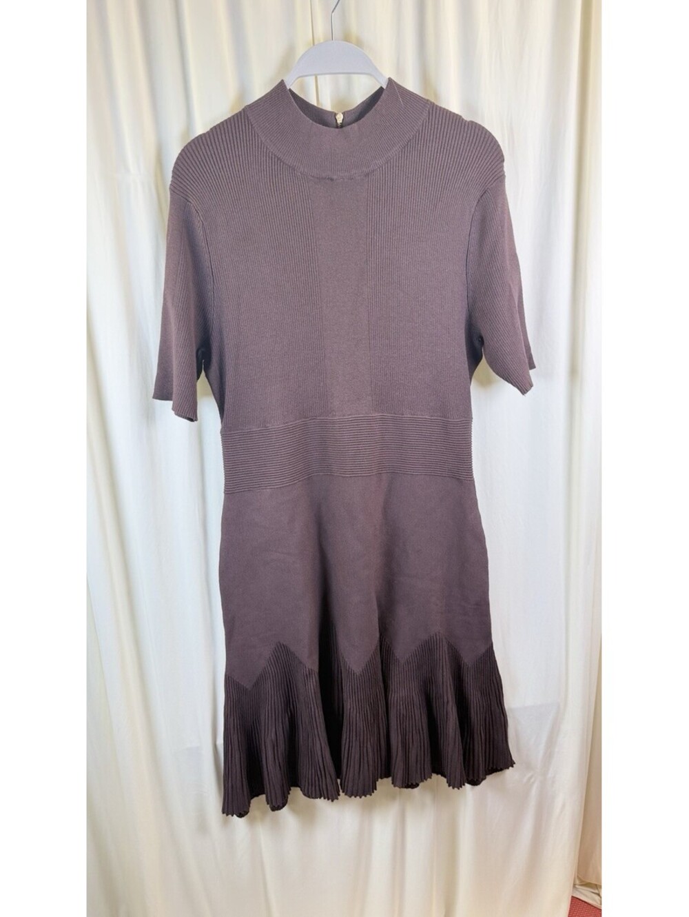 Nicole Miller Knit Ribbed Sweater Dress Brown Back Zip Classic Chevron Med NWT